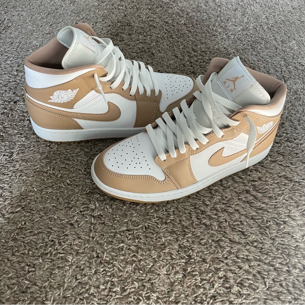 Jordan 1 Mid "Hemp/White/Gum Yellow" Men's Shoe